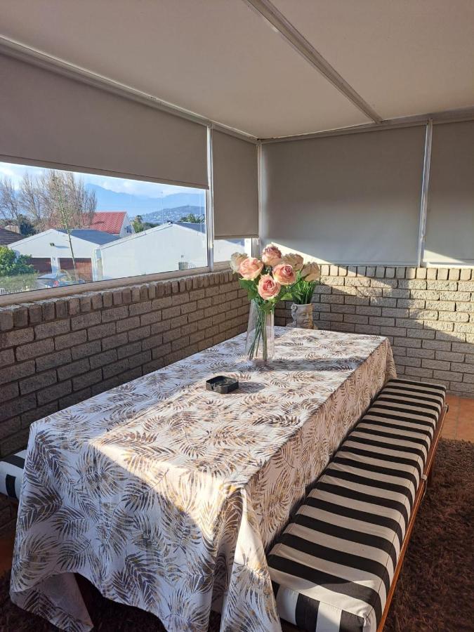 Apartment 5 Kronen Close Cape Town