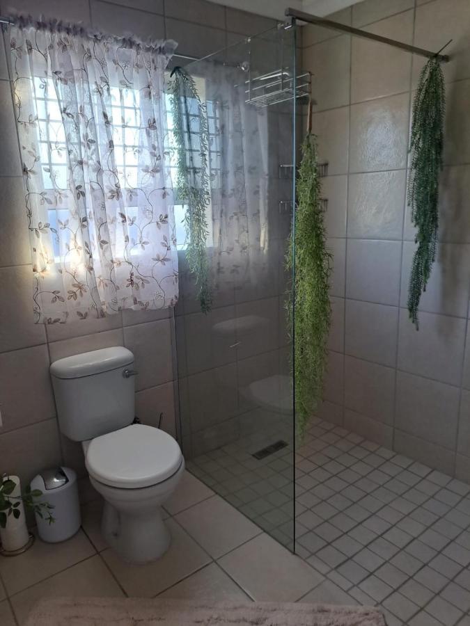 5 Kronen Close Apartment